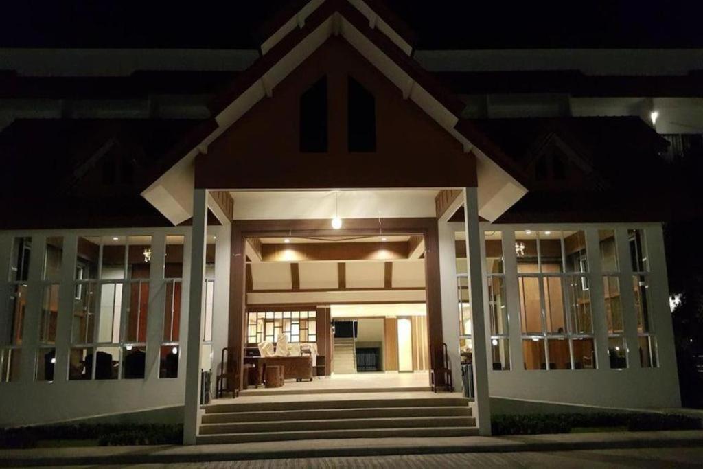 Silayok Grand Hotel Tak Exteriér fotografie